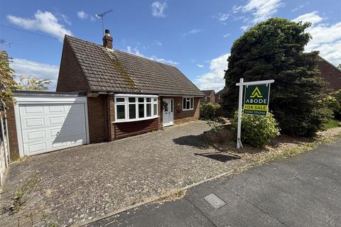 2 bed property, in Hillside, £280,000