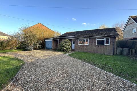 3 bed property, in Blackwater Grove, £375,000