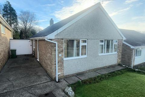 3 bed property, in 81 LLwyn Ynn, £225,000