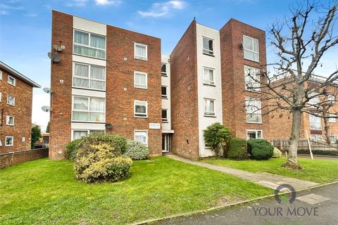 1 bed property, in Maldon Road, £160,000