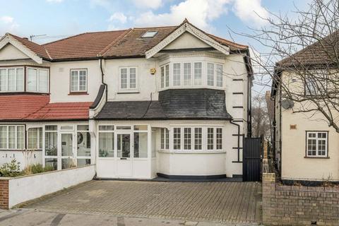 4 bed property, in Green Lane, £750,000
