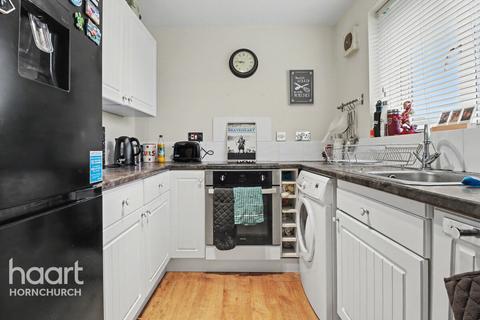 1 bed property, in 29 Naunton Way, £195,000
