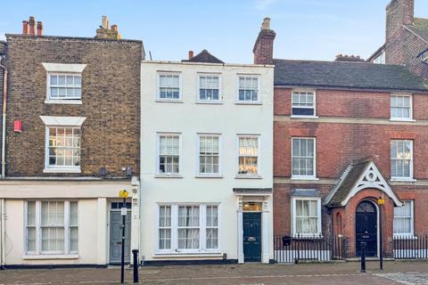 5 bed property, in North Street, £475,000