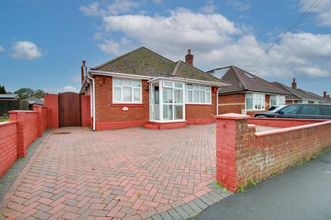 3 bed property, in POETS ESTATE! NO CHAIN! FANTASTIC PLOT! GARAGE! A MUST SEE!, £325,000
