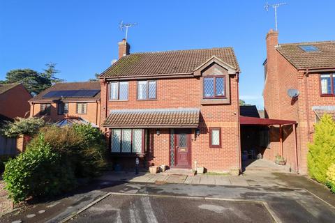 4 bed property, in Azalea Gardens, £520,000