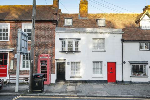 2 bed property, in High Street, £135,000