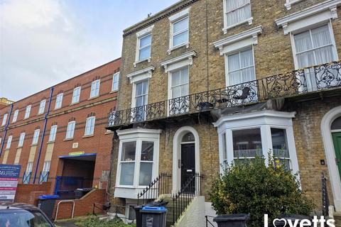 1 bed property, in Westbrook Gardens, £95,000