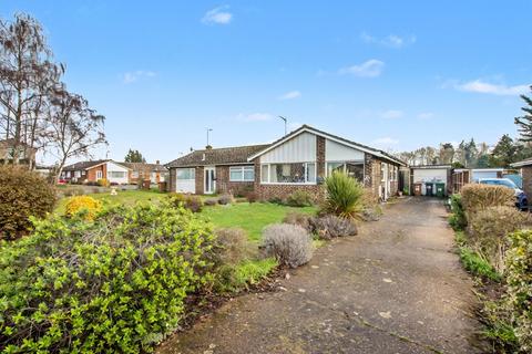 2 bed property, in Grovelands, £215,000