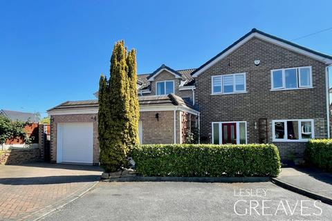 4 bed property, in Newlands Drive, £500,000