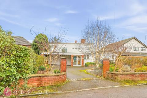 4 bed property, in Eton Close, £450,000