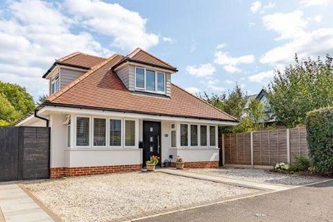 2 bed property, in Nugent Road, £575,000