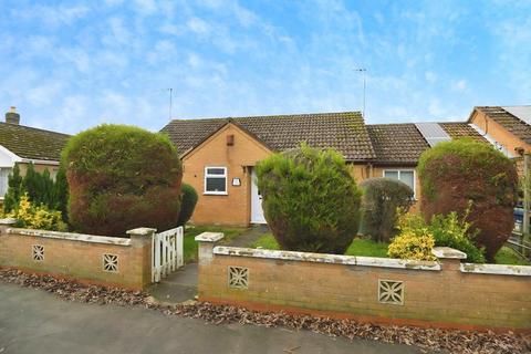 2 bed property, in Main Road, £190,000