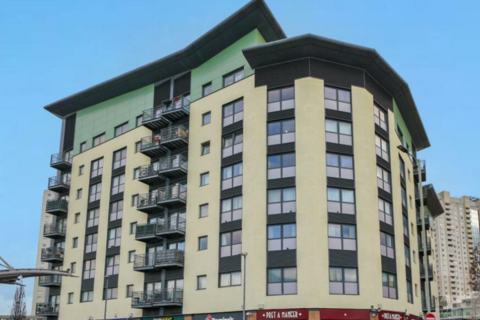 2 bed property, in Flat 13, £275,000