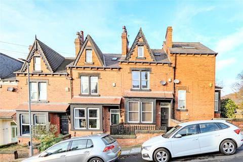 6 bed property, in De Lacy Mount, £345,000