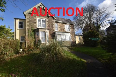 5 bed property, in 43 Clinton Road, £290,000
