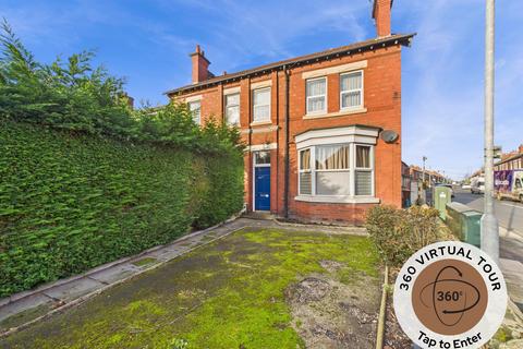 4 bed property, in West Street, £280,000