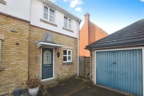 2 bed property, in Ormesby Chine, £325,000