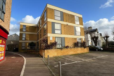 1 bed property, in Elwick Road, £95,000