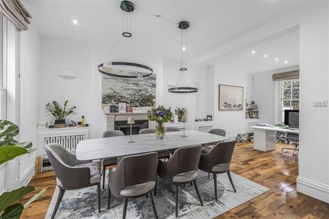 5 bed property, in Ebury Street, £2,950,000
