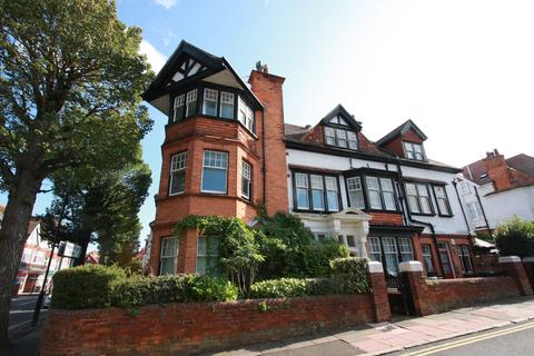 6 bed property, in Beachy Head Road, £695,000