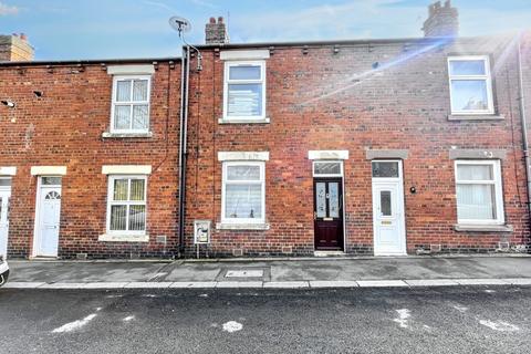 2 bed property, in Ashton Street, £49,000