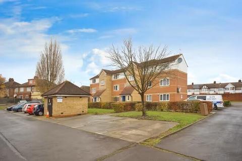 1 bed property, in Cherry Blossom Close, £250,000