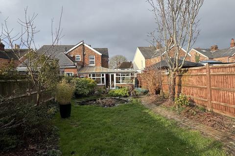2 bed property, in Marden, £435,000