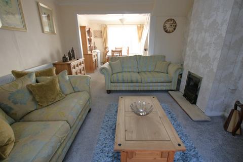 1 bed property, in Roe Lee Park, £89,950