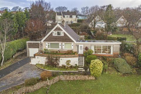 4 bed property, in Heol Glasnant, £425,000