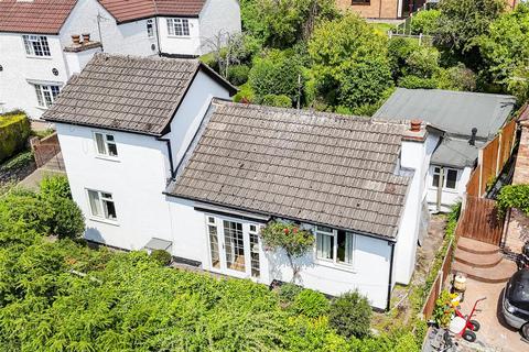 3 bed property, in Main Road, £350,000