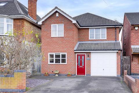 4 bed property, in Bennett Street, £350,000