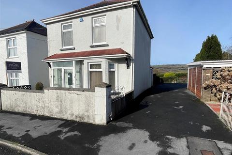 3 bed property, in Myrtle Hill, £275,000