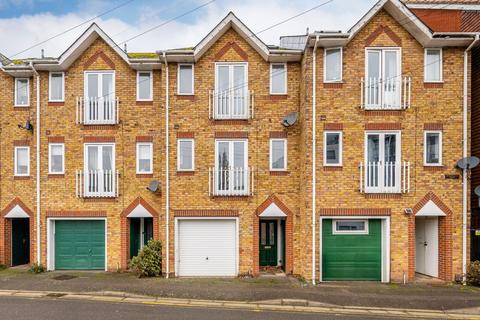 4 bed property, in Nightingale Mews, £875,000