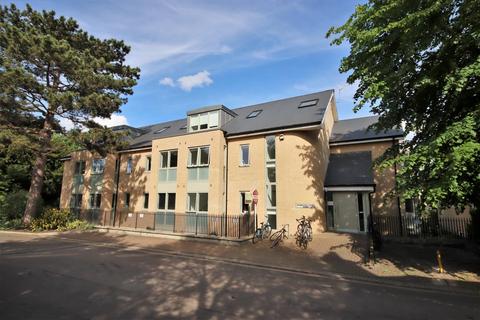 Studio, in Flat 5, £150,000