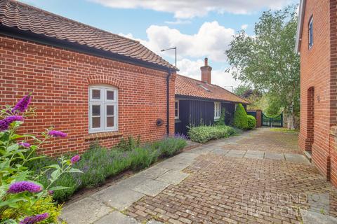 2 bed property, in Church Lane, £280,000