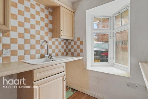 2 bed property, in Tymecrosse Gardens, £200,000