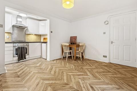 1 bed property, in Ditchling Road, £200,000