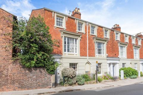 4 bed property, in 16 Crescent Place, £725,000