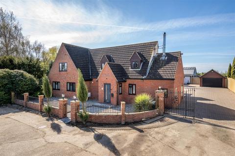 6 bed property, in Spinney Road, £1,150,000