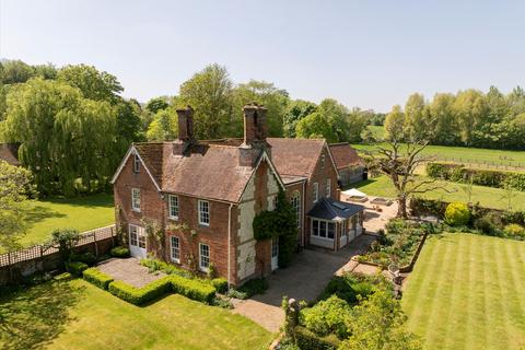 5 bed property, in Sparsholt, £3,425,000
