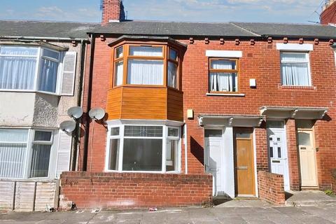 2 bed property, in Richmond Road, £75,000