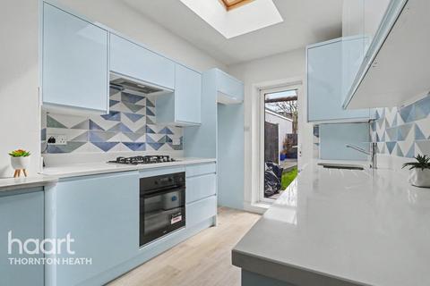 2 bed property, in Northwood Road, £375,000