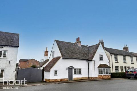 4 bed property, in High Street, £1,000,000