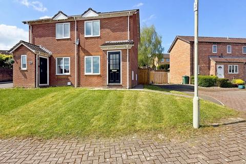 2 bed property, in Ffordd Trecastell, £179,950