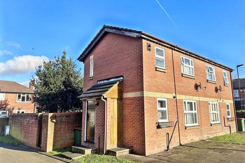 2 bed property, in Grayling Close, £385,000