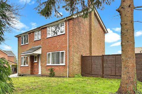 3 bed property, in Woodstock, £290,000