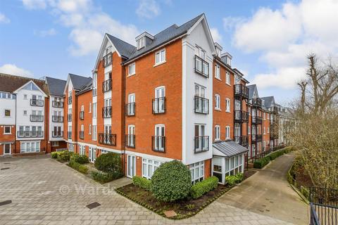 1 bed property, in Great Stour Mews, £190,000
