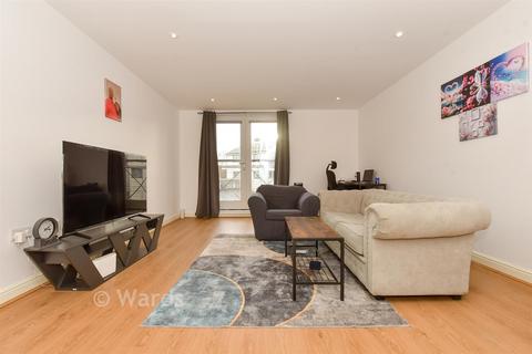 1 bed property, in Great Stour Mews, £190,000