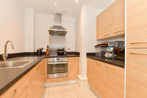 1 bed property, in Great Stour Mews, £190,000