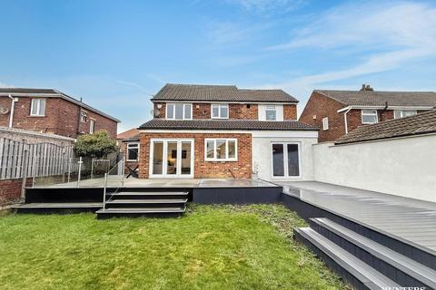 4 bed property, in Manor Road, £425,000